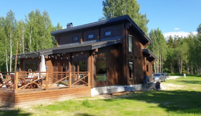 Palkmaja Velisemõisas Kenwalt OÜ poolt ehitatud