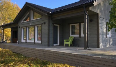 Puitmaja puitkarkassmaja Võistes eestvaade